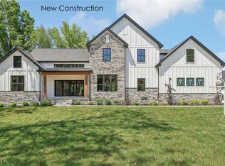 7110 Garden Place Dr, Poland, OH