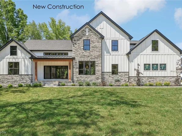 7110 Garden Place Dr, Poland, OH 44514