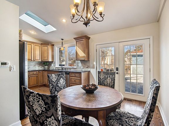 Flowing Floor Plan from Dining Room to Kitchen