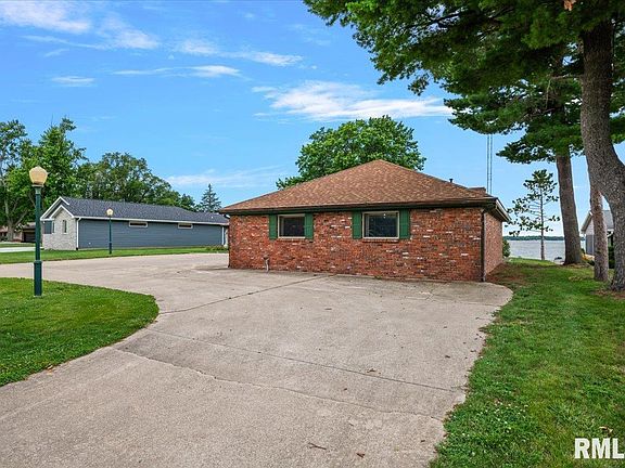 4th image of 1013 E Lake Shore Dr