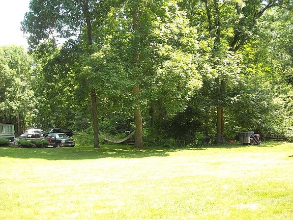 4th image of 315 Winter St