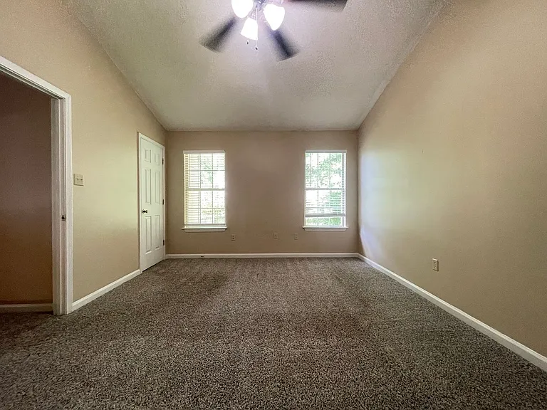 9025 Creekside Dr — Photo 8