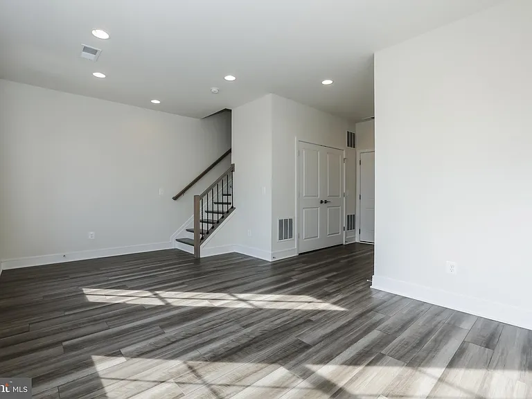 6722 Upland Manor Dr — Photo 36