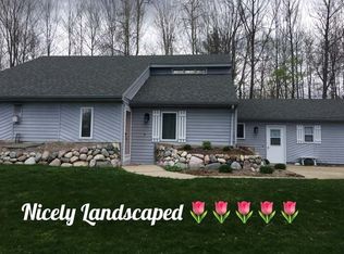 1926 N Salisbury Dr, Gladwin, MI