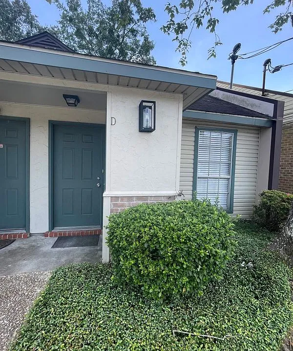 402 Lee Dr #7D