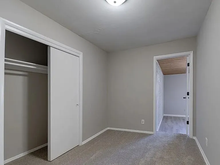 236 N Sunnyside Rd — Photo 14