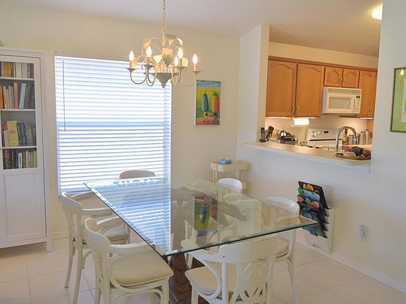 5th image of 813 NW Greenwich Ct