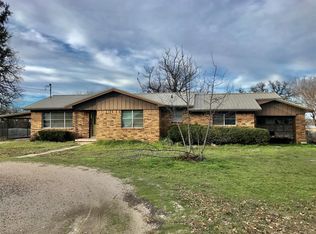 305 N Evans St, Boyd, TX 76023
