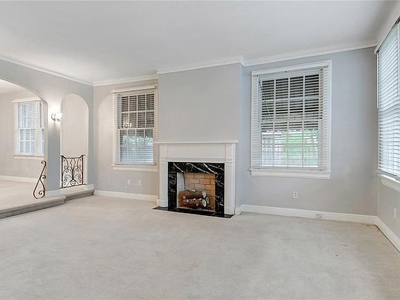 3rd image of 6200 Fontainebleau Dr