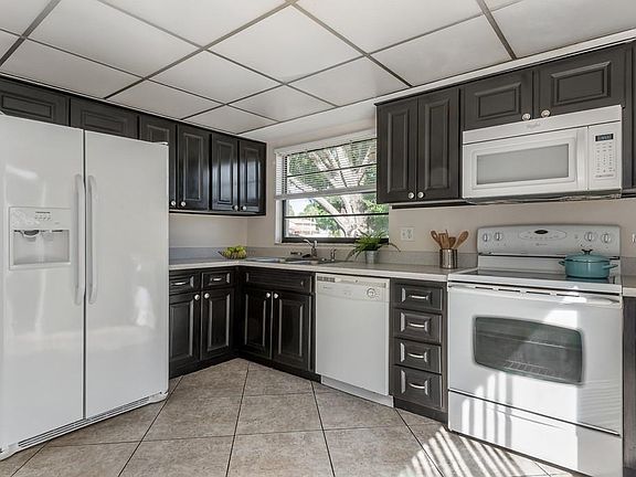 4th image of 4729 Millpond Ln