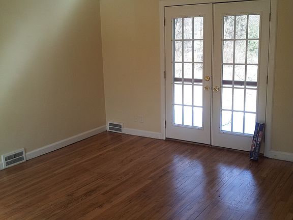 4th image of 8520 Kenwood Ave