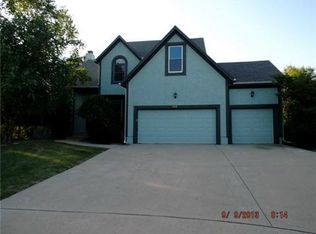 2609 W Poplar Cir, Olathe, KS 66061