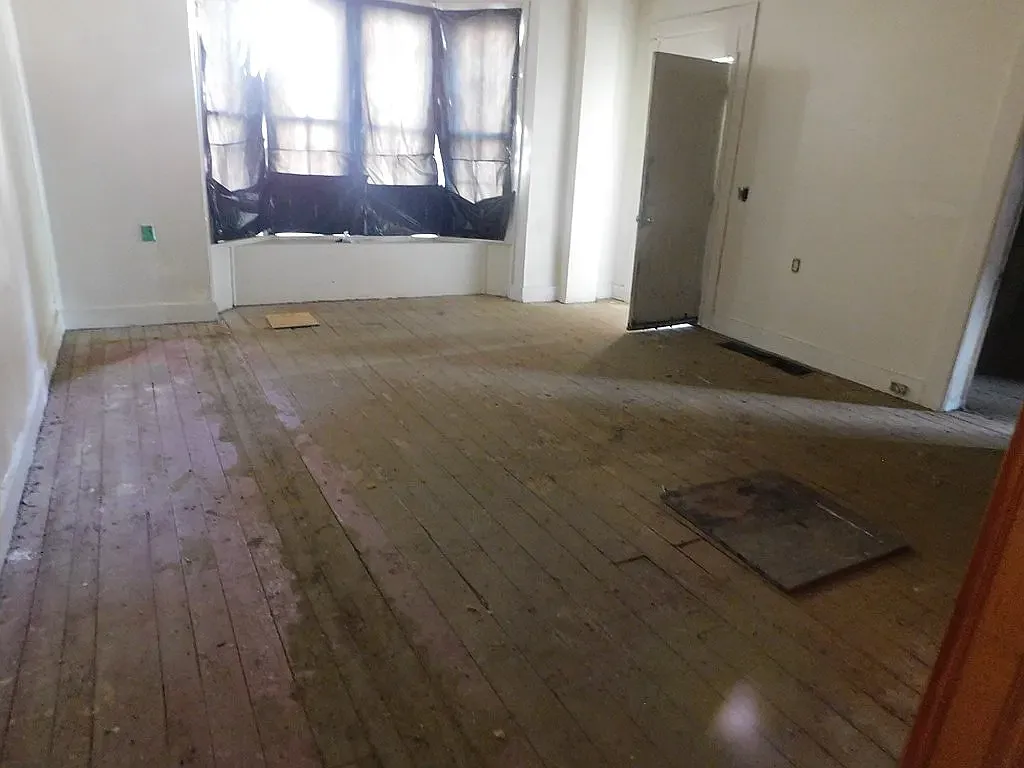 6 bed, $1,000 — Photo 4