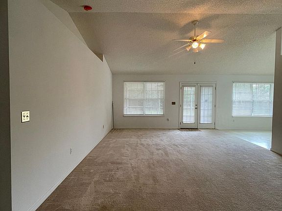 4th image of 15 Buffalo Plains Ln