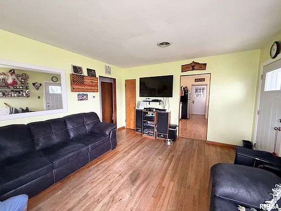 4th image of 710 W Maple St