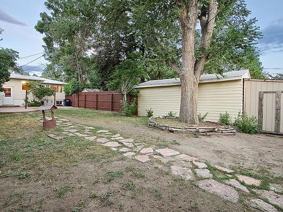 Backyard w/Storage Shed
