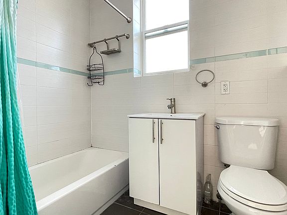 4th image of 490 Ocean Pkwy #705