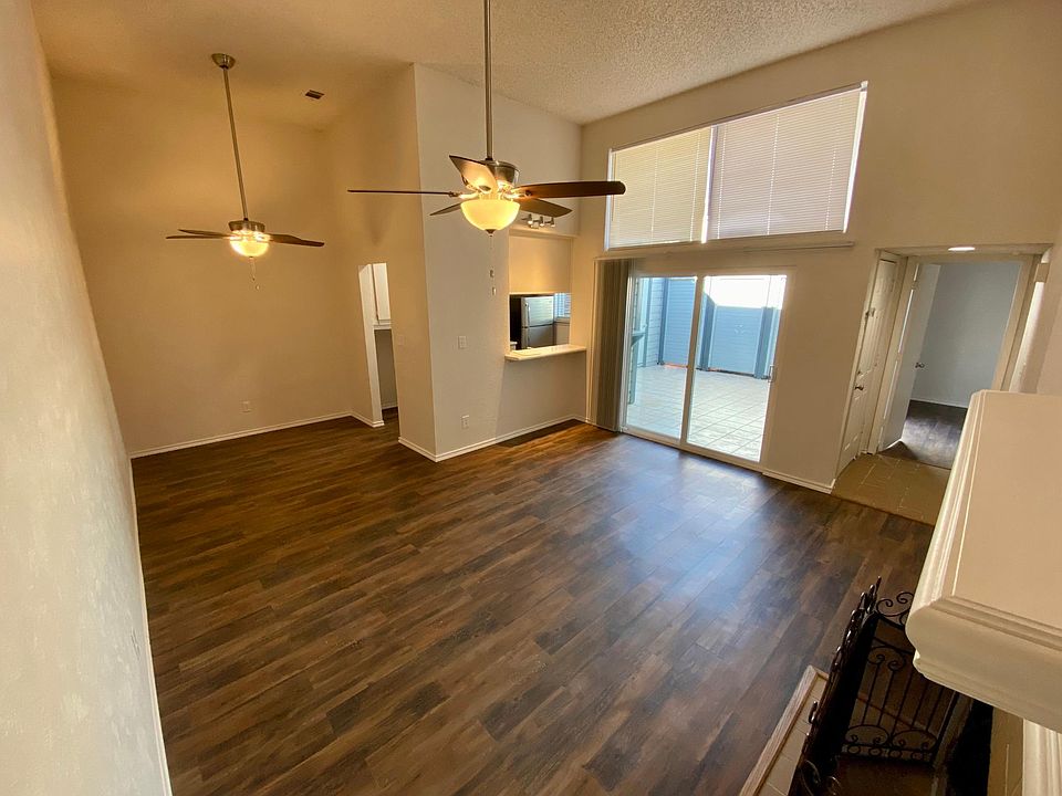 2nd image of 642 Bellaire Dr APT C