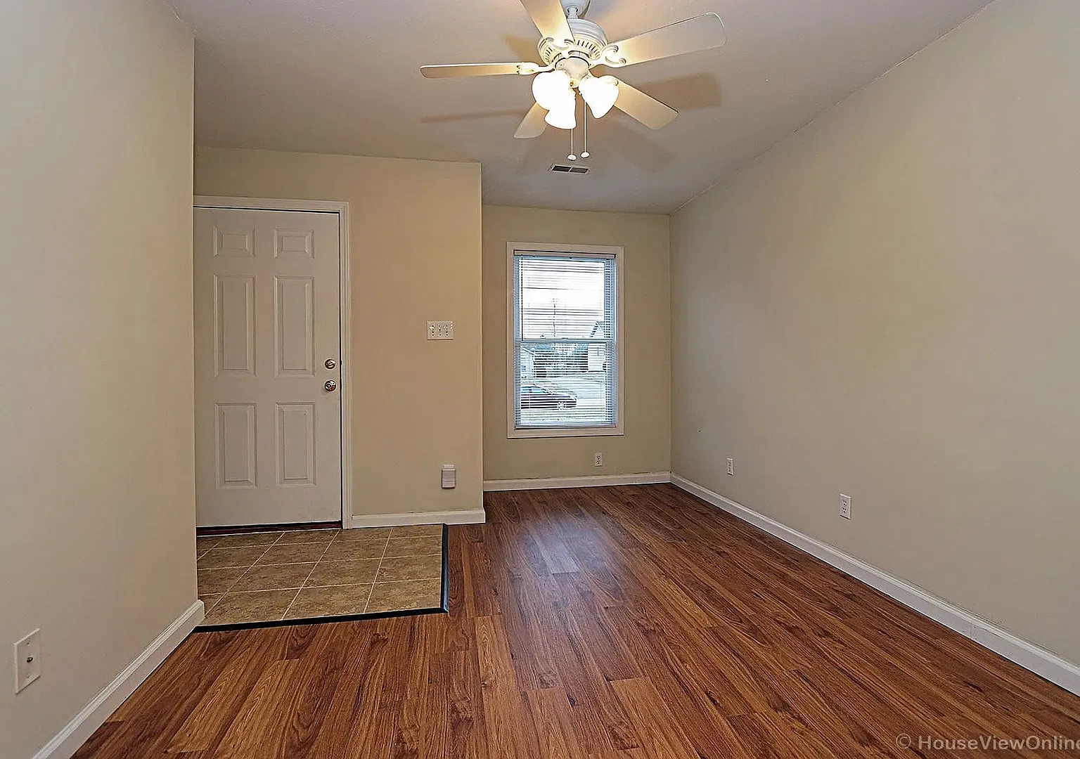 2 Bedroom Triplex in Cape — Photo 4