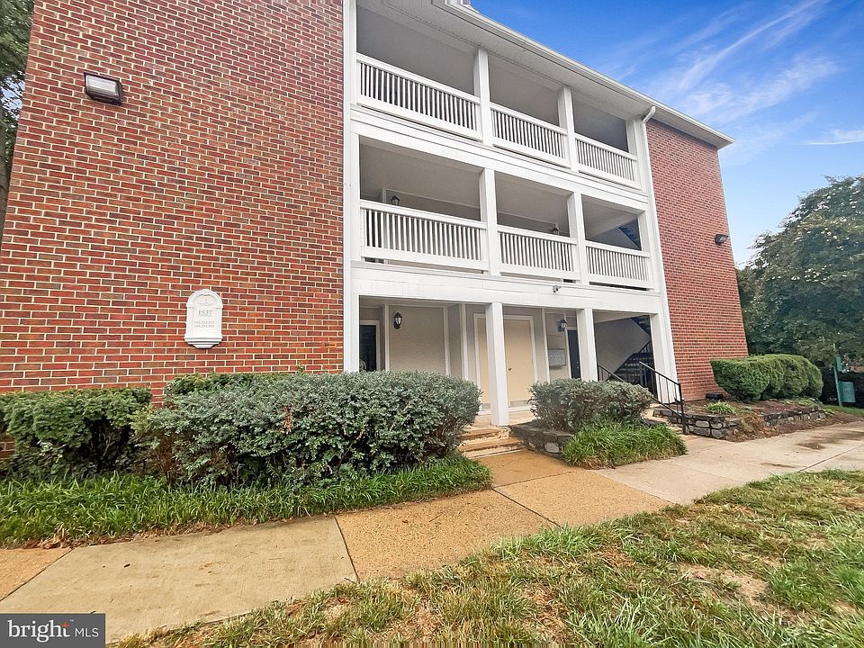 1st image of 1537 Lincoln Way #204