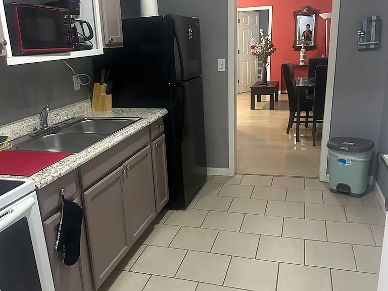 2710 Strong Ave #203 — Photo 9
