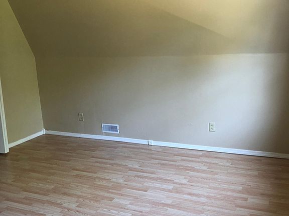 3rd image of 1109 S Helen Dr