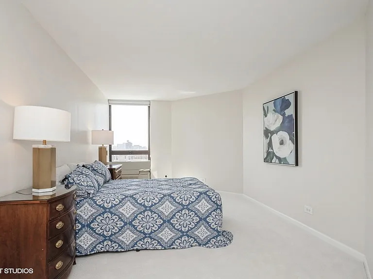 5320 N Sheridan Rd #1503 — Photo 13