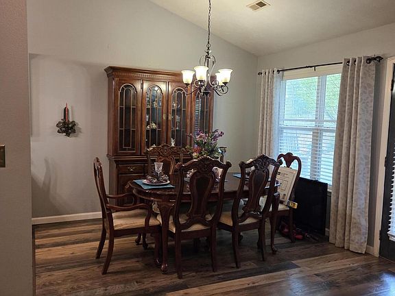3rd image of 131 Birchwood Circle
