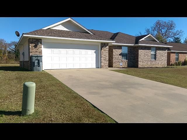 1st image of 106 Willow Oak Dr