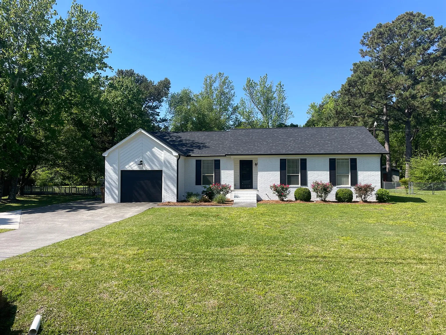 1616 Middle Sound Loop Rd — Photo 2