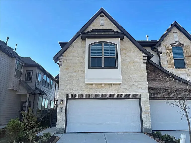 1615 Rustling Creek Dr — Photo 2