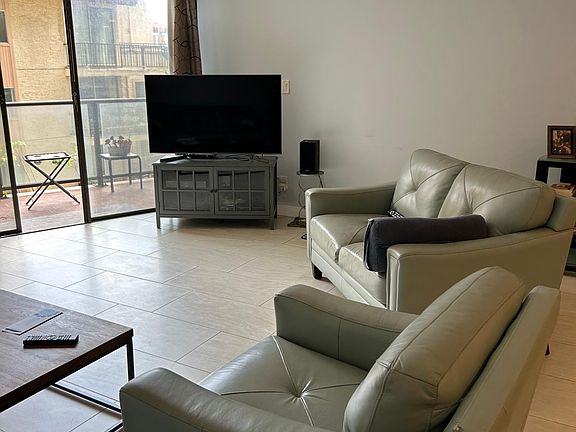 5th image of 531 Esplanade APT 304