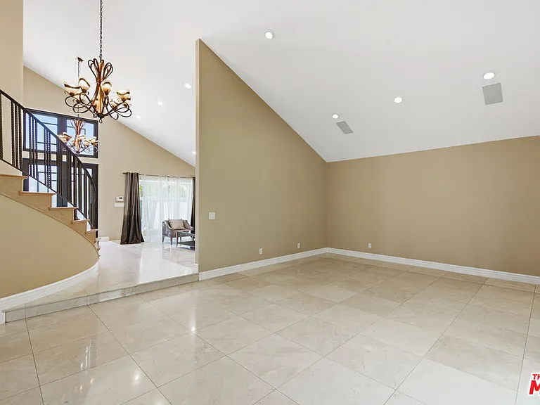 8739 McLennan Ave — Photo 13
