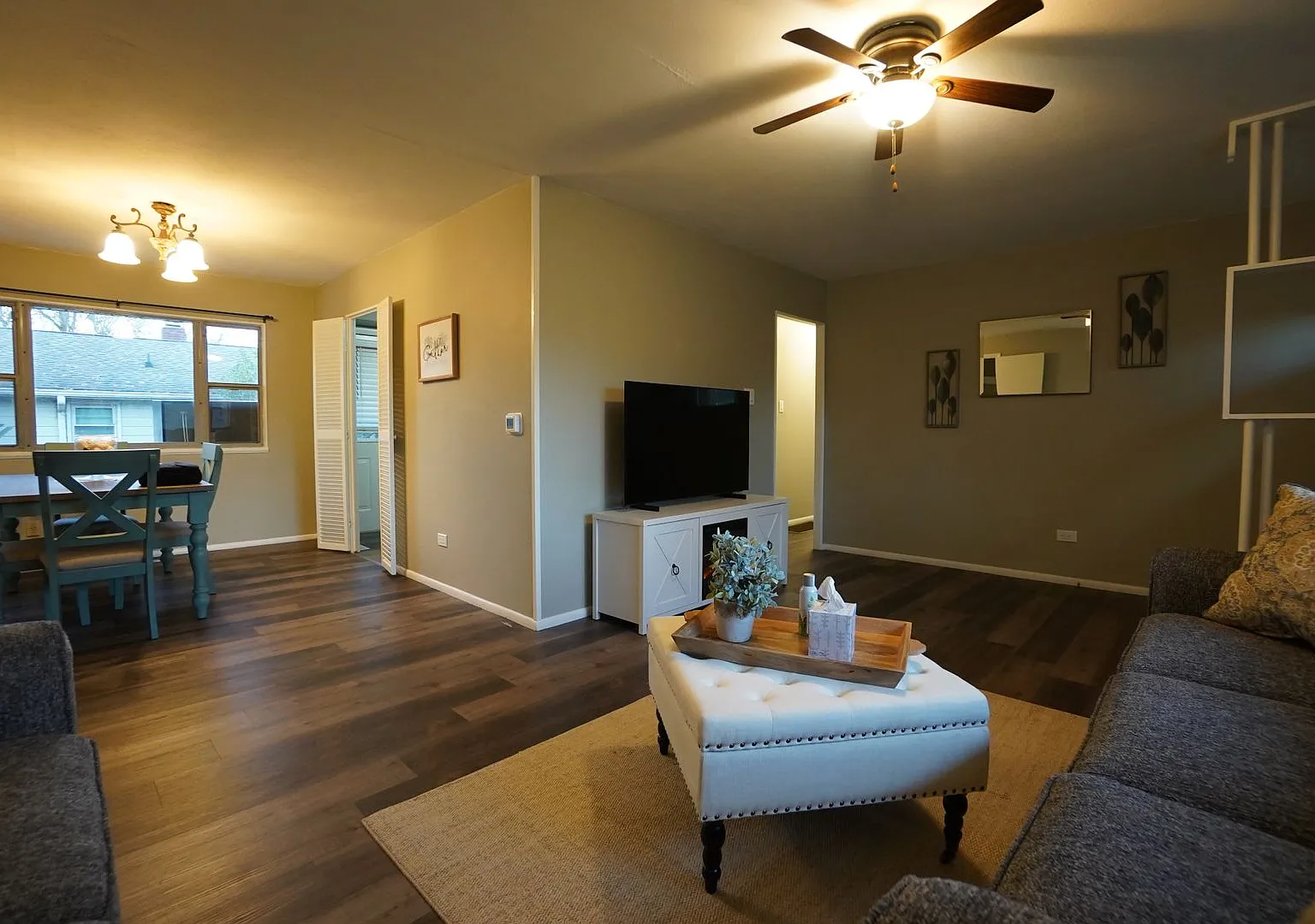 4 Bedroom 2 Bathroom Fully Furnished Home With Fenced In Backyard And 2 Car Garage — Photo 4