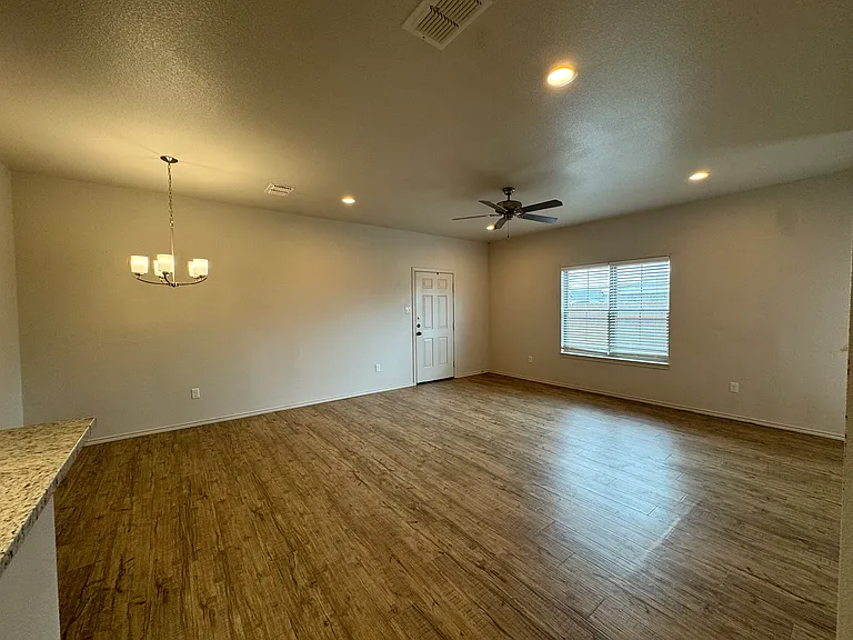 11824 Evanston Ave — Photo 8
