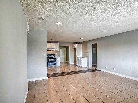 5th image of 4908 W Windsor Ave