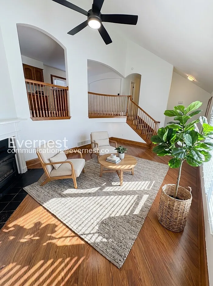 3 bed, 2.0 bath, 1405 sqft, $2,375 — Photo 4