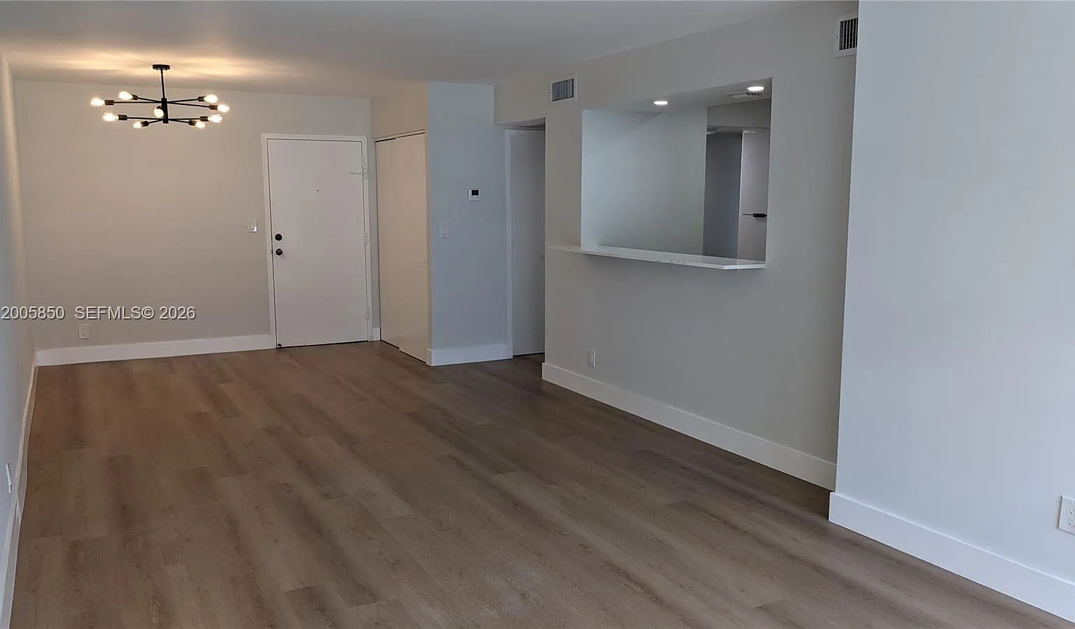 Desoto Park Condo — Photo 3