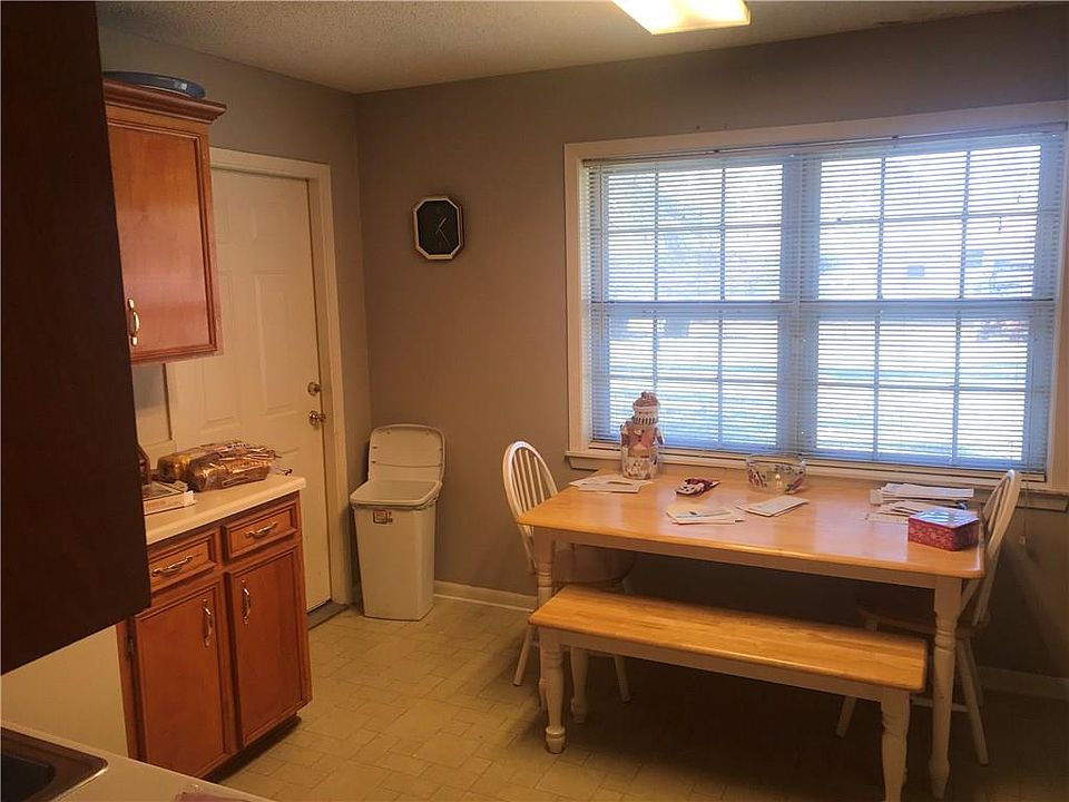 2nd image of 214 Paula Ln