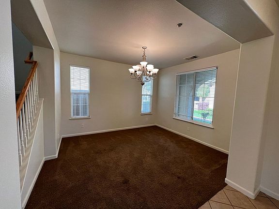 5th image of 320 Carriage Ln