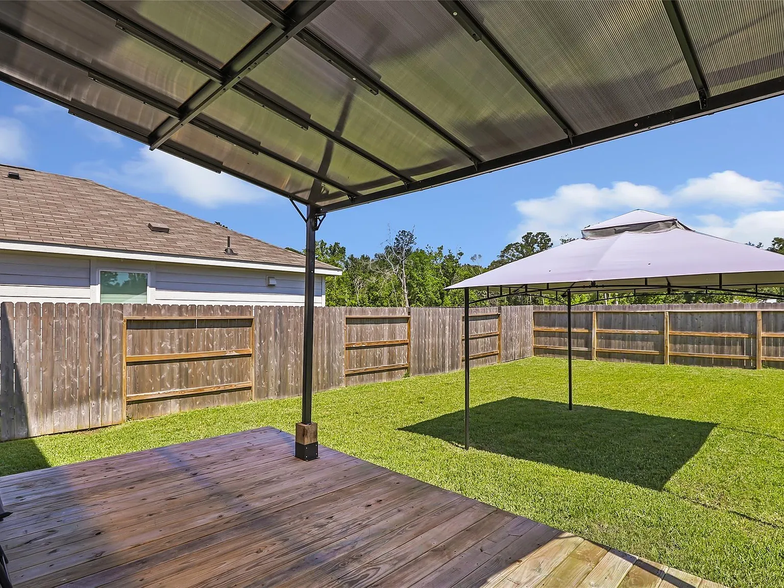 4 bed, 2.5 bath, 2036 sqft, $1,900 — Photo 2