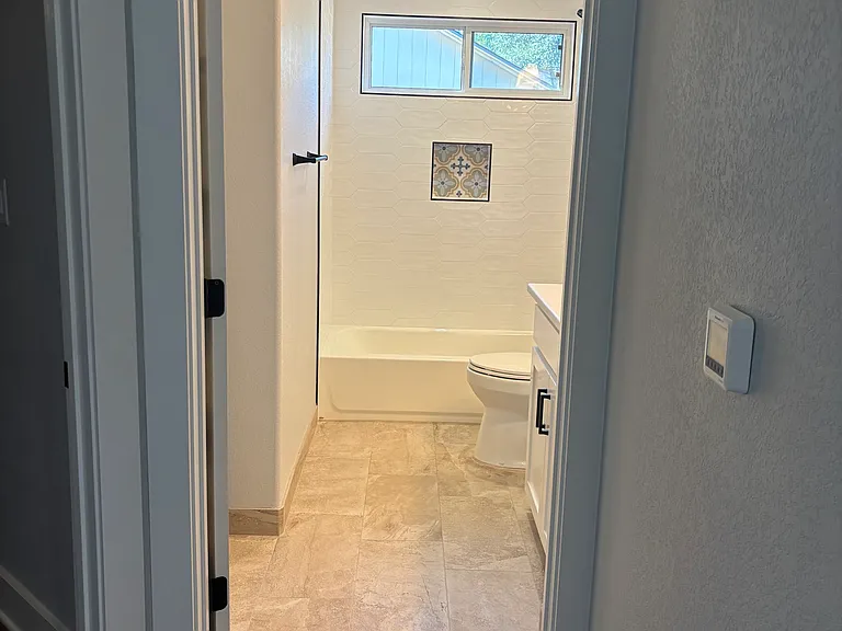 2nd Bedroom / Guest Bathroom