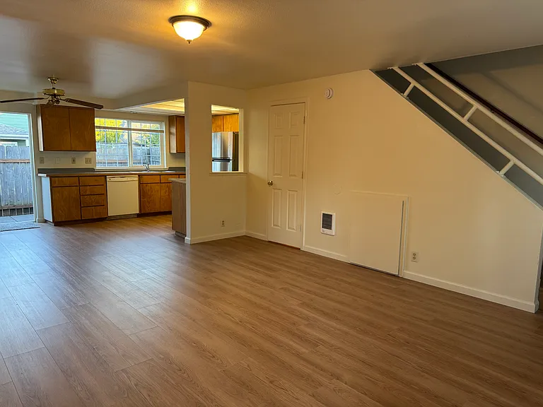 1861 11th Pl — Photo 2