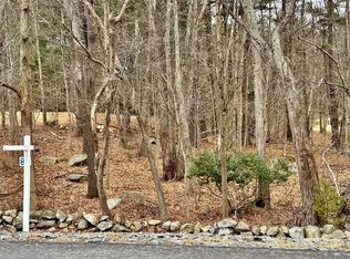 86 High St, Upton, MA 01568