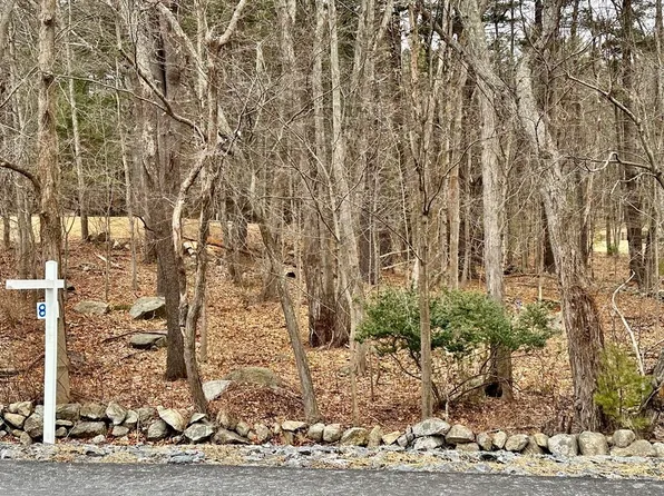 86 High St, Upton, MA 01568