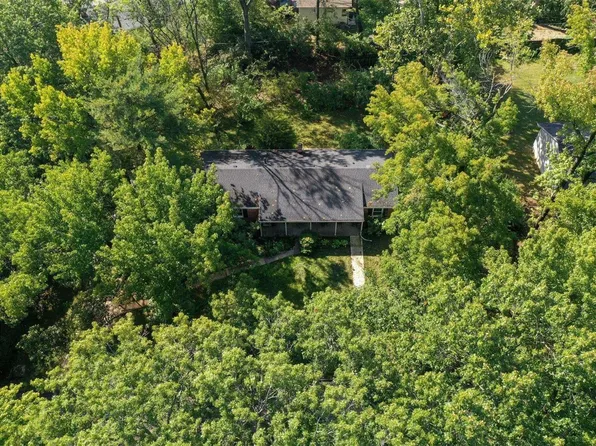 24 Beaver Dr, Saint Louis, MO 63141