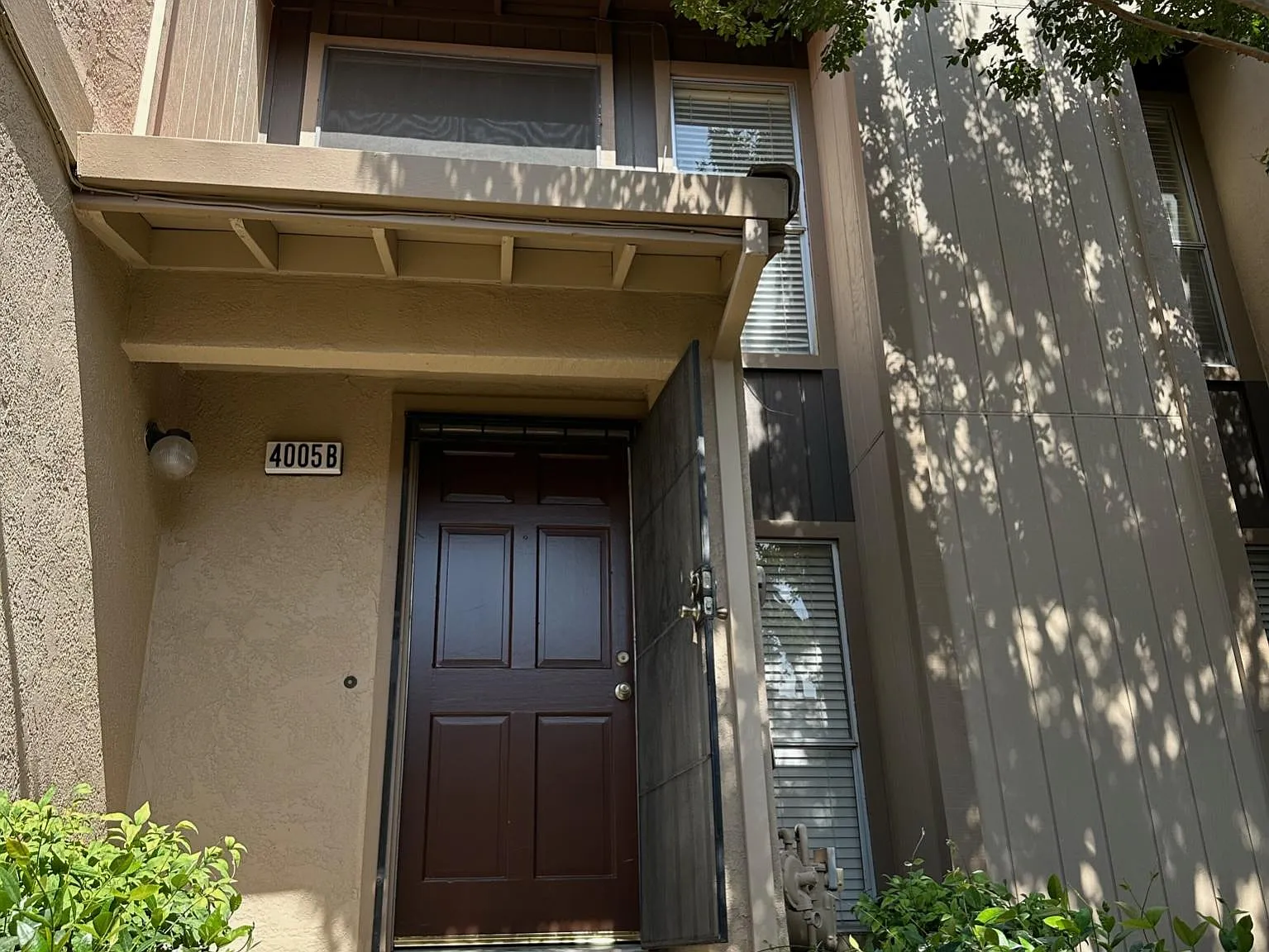 2 bed, 1.5 bath, 1215 sqft, $2,300 — Photo 2