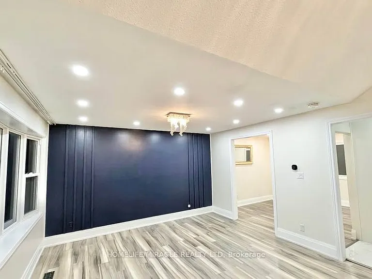 68 Briargate Dr — Photo 2