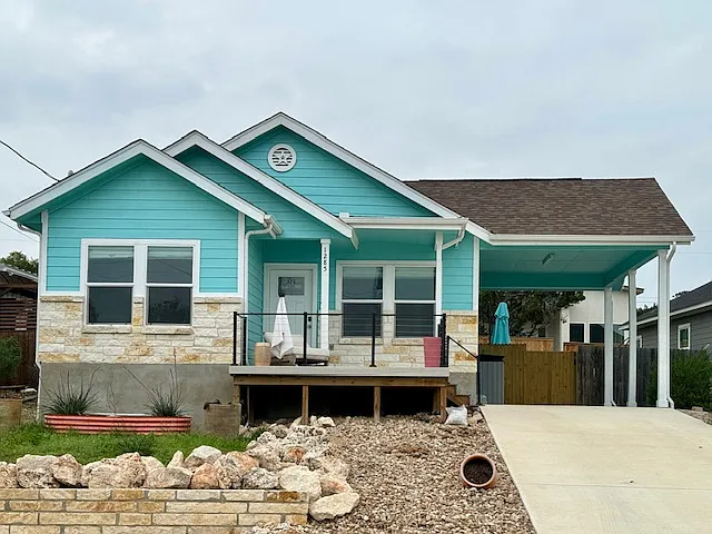 1285 Live Oak Dr — Photo 1