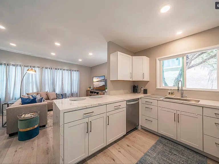 1838 Palm Dr — Photo 7